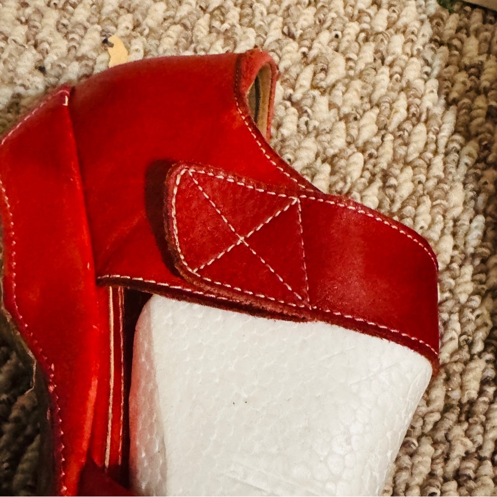 Bright Red L’Artiste Leather Sassy Comfortable Mary Jane Style Shoes! - Picture 12 of 16